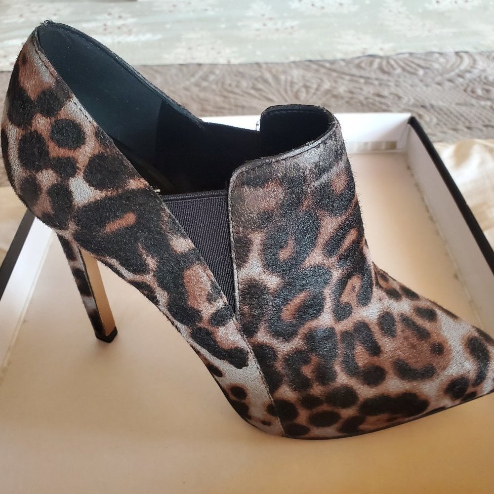 Nine West Leandra Leopard Print Bootie Size 7